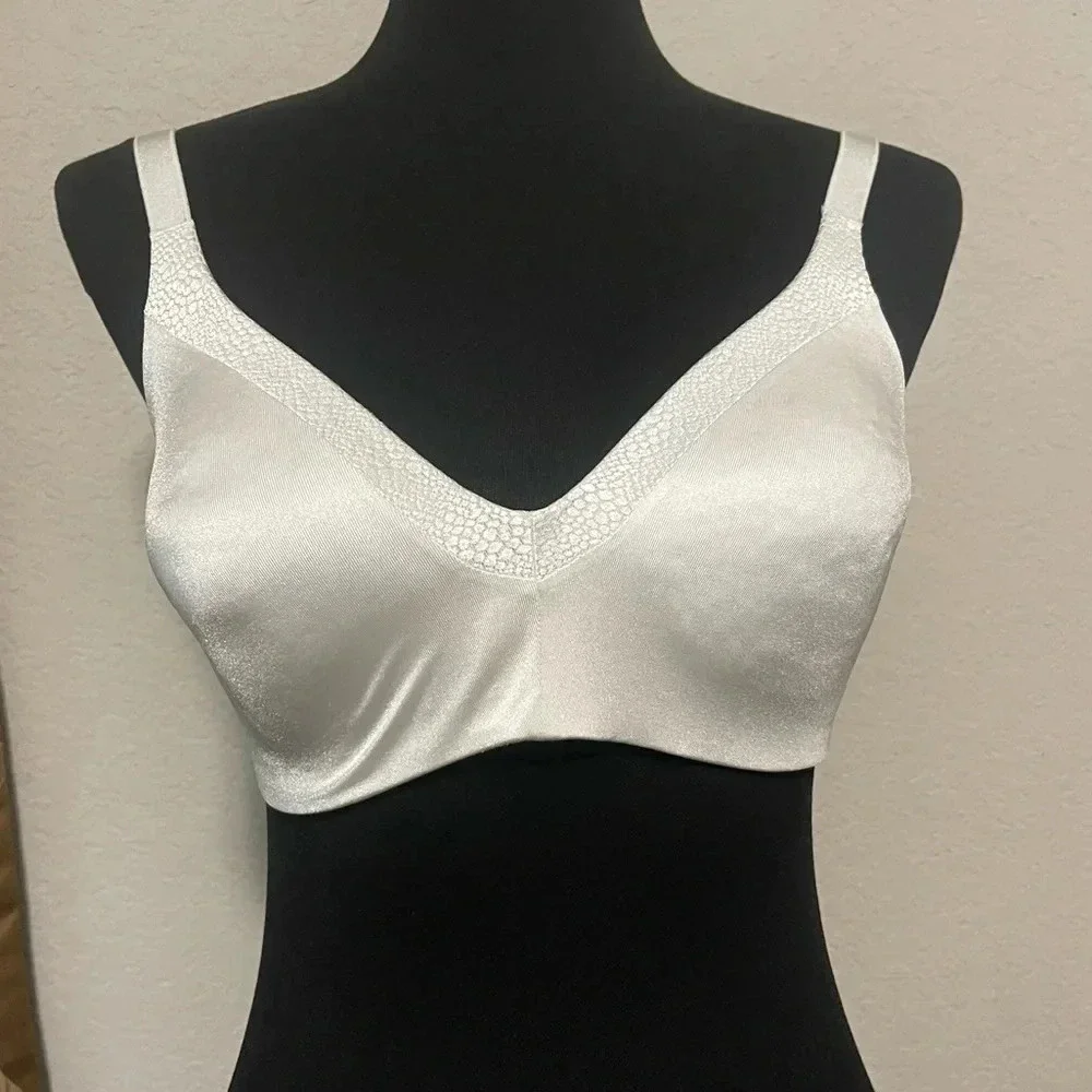 Warner's Women's Back To Smooth Wire-Free Contour Bra Size 36D Color White